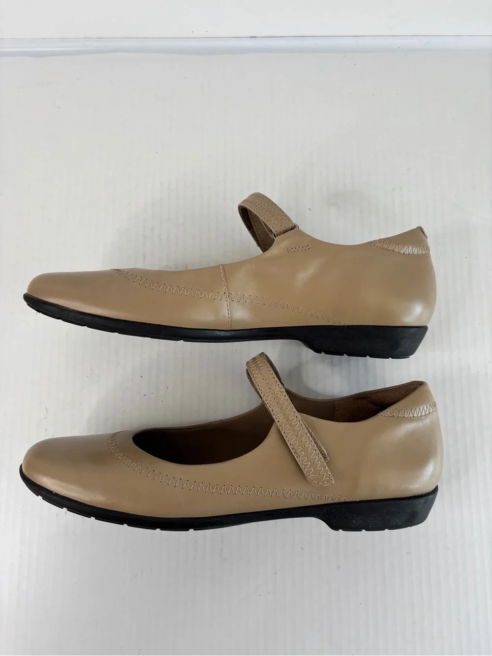 Walking Cradles Mary Jane Ballet Flats Sz 10.5 N Tan Leather Womens Comfort Shoe